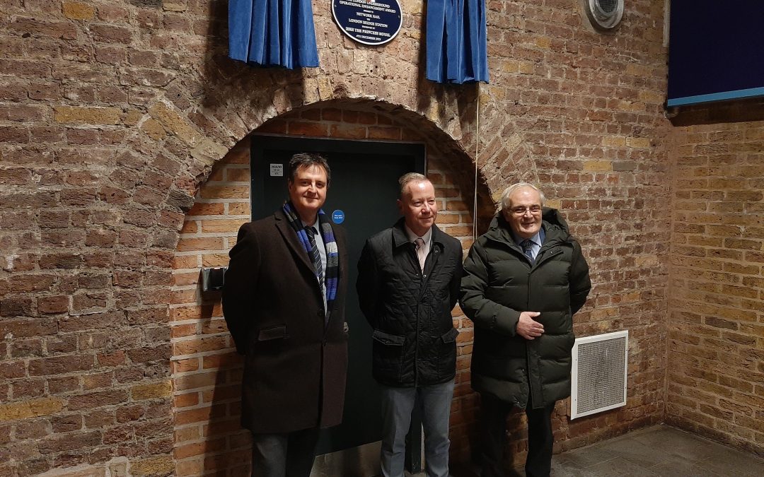 London Bridge plaque unveiled