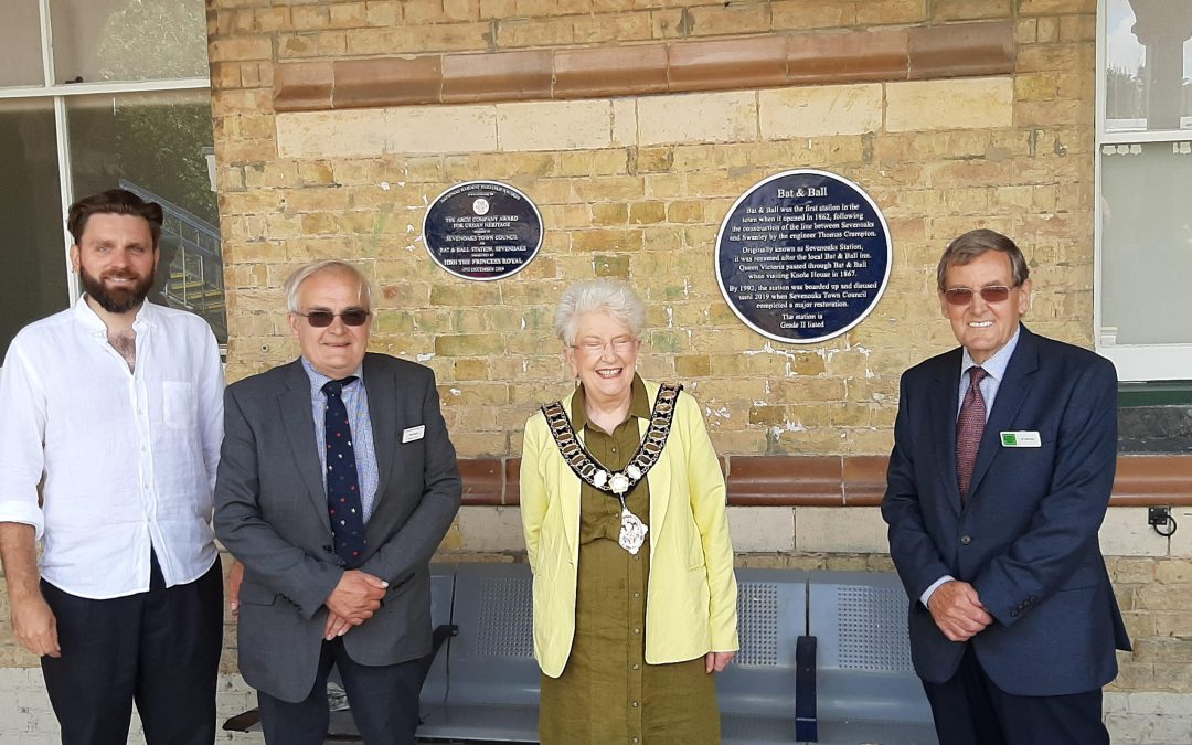 Mayor unveils Bat & Ball plaque